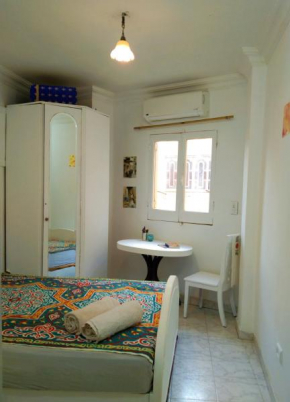 Lovely double room with AC in Downtown